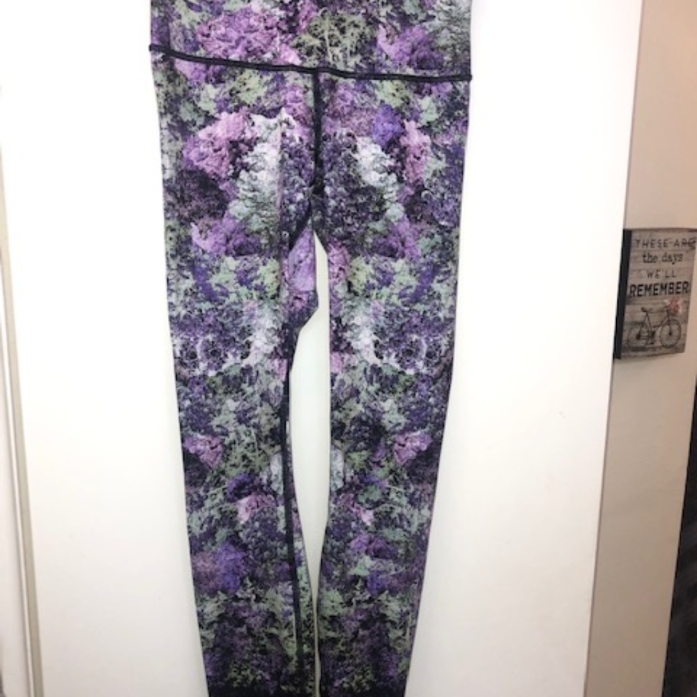 Lululemon Size 4 tights--EUC